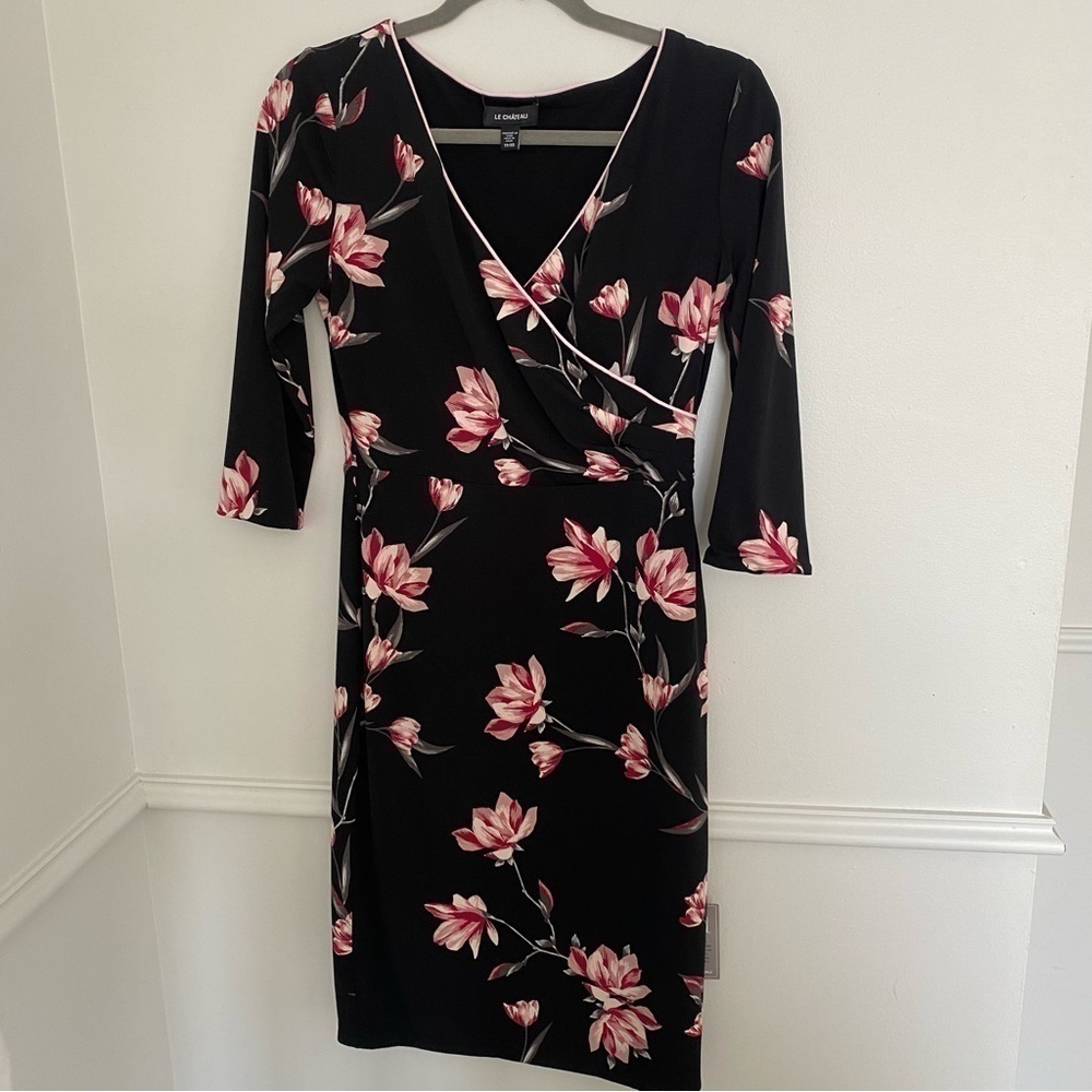 Bnwt le chateau pink black floral vNeck knee length dress